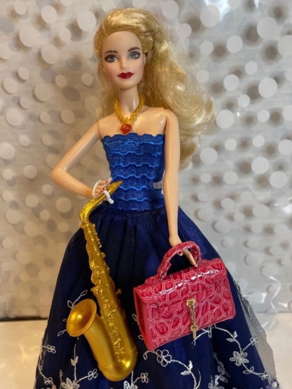 Barbie Fashionistas 💎 Gala style doll with Saxophone